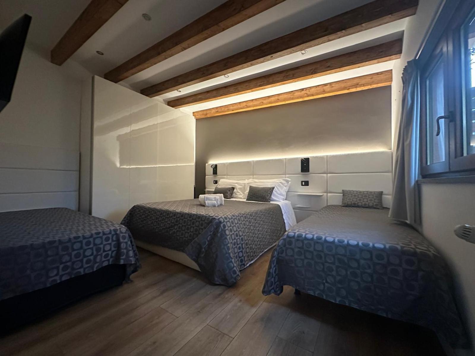Tremestieri Etneo Ottomood B&B And Apartments الغرفة الصورة